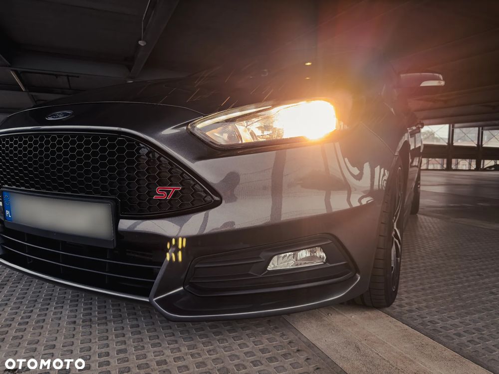 Ford Focus 2.0 EcoBoost ST - 12