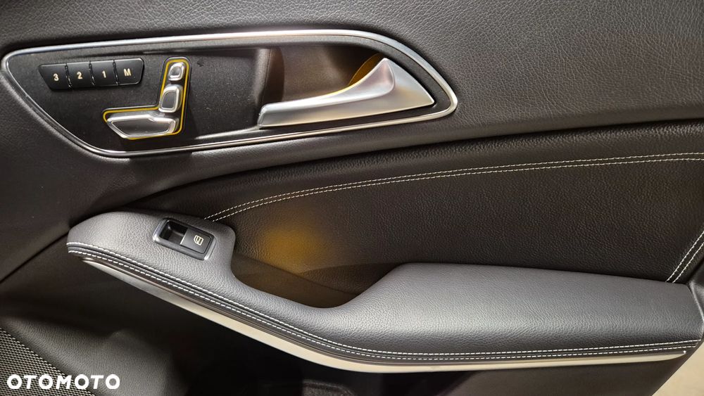 Mercedes-Benz CLA 250 4Matic 7G-DCT AMG Line - 10