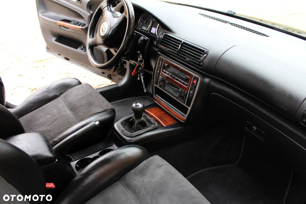 Volkswagen Passat 1.9 TDI Exclusive - 16
