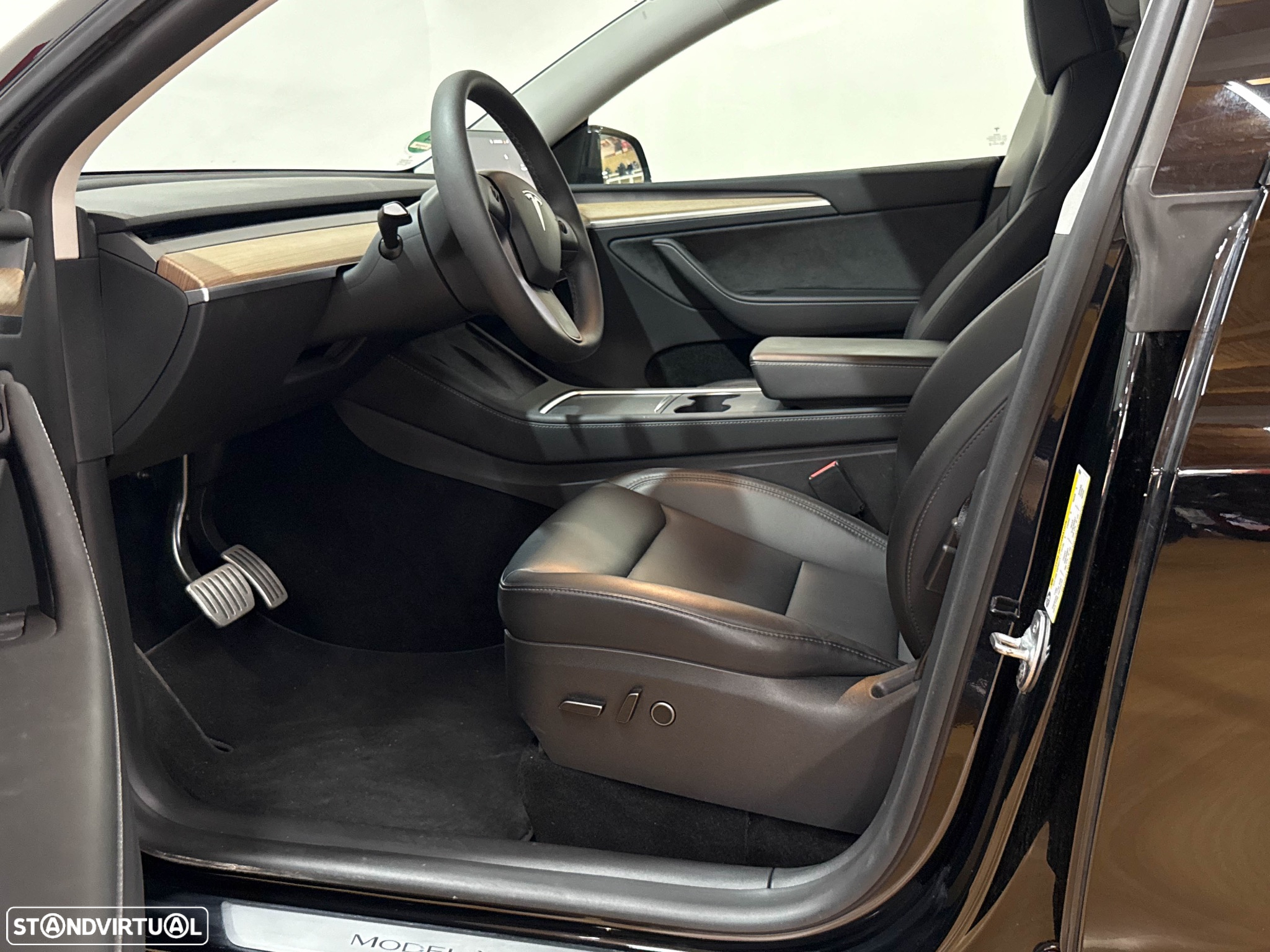 Tesla Model Y Performance Dual Motor AWD - 15