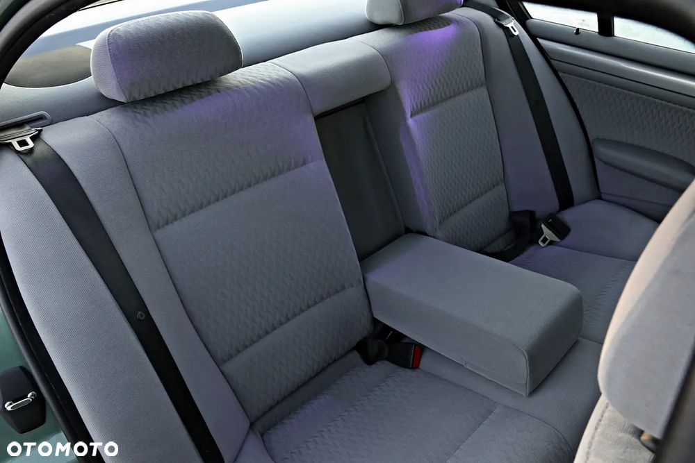 BMW Seria 3 320i - 38