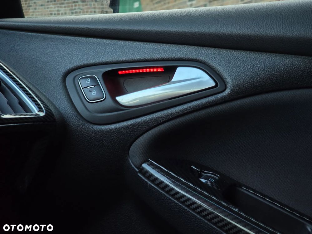 Ford Focus 2.0 EcoBoost ST - 32
