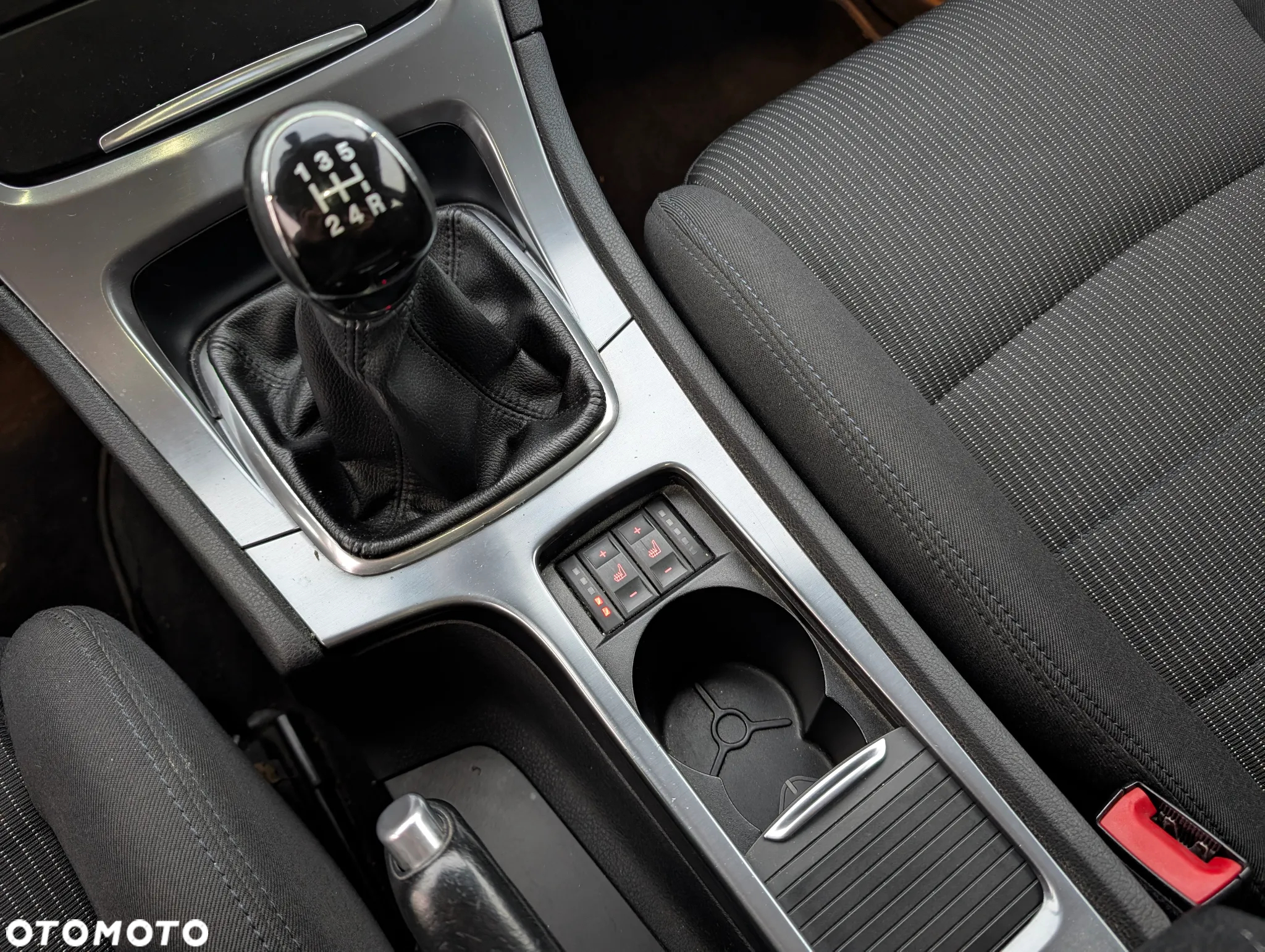 Ford Mondeo - 34