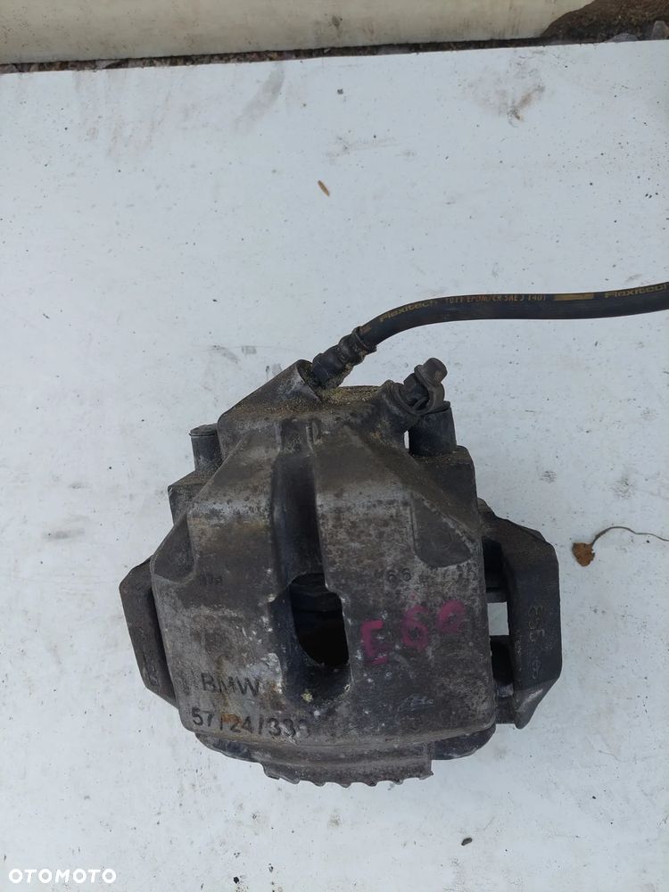 Jarzmo Zacisku Hamulcowego Prawy Lewy Przedni OE 855 BMW E87 E90 E92 E93  3.0 B 3.0 D Do Zacisku57/24/330 - 1