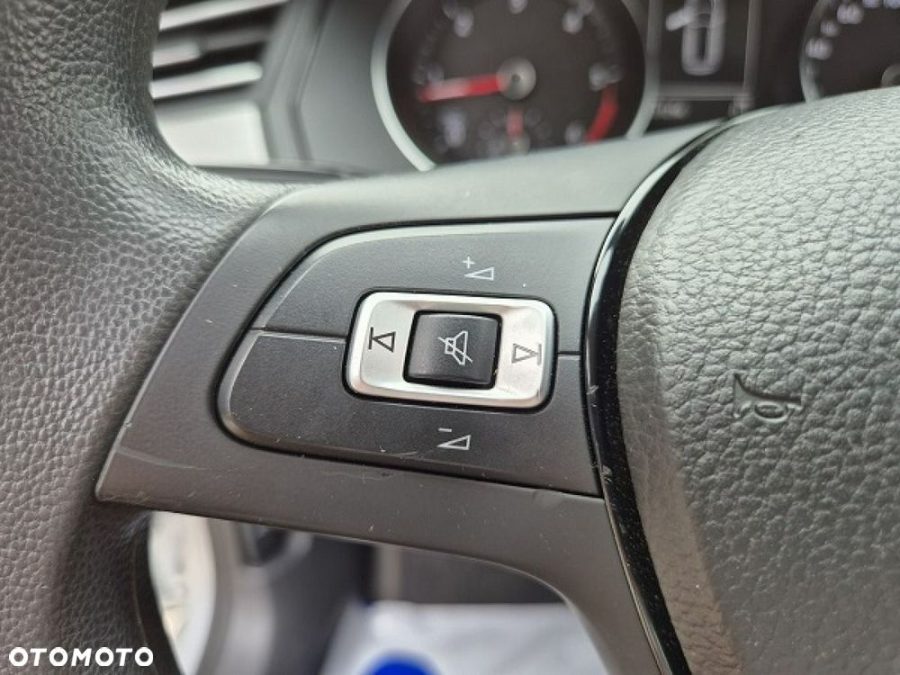 Volkswagen Passat - 29