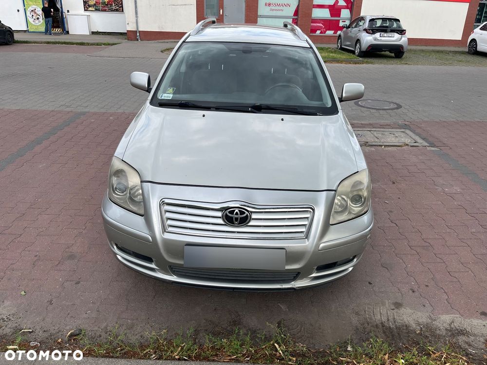 Toyota Avensis - 1