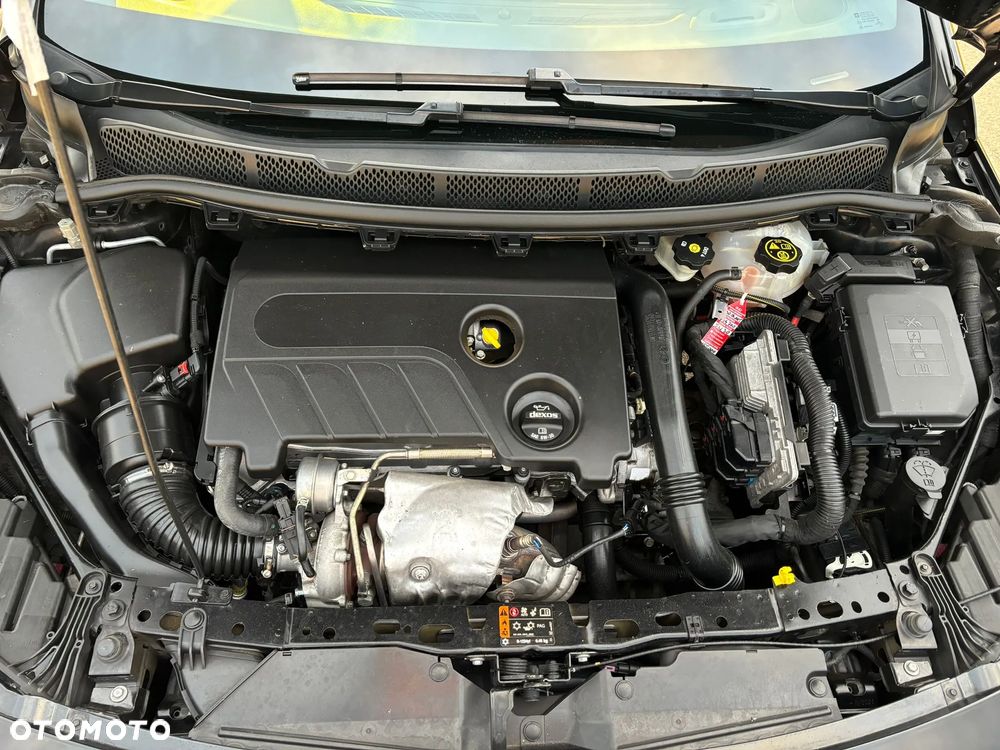 Opel Astra 1.6 Turbo Start/Stop Dynamic - 28