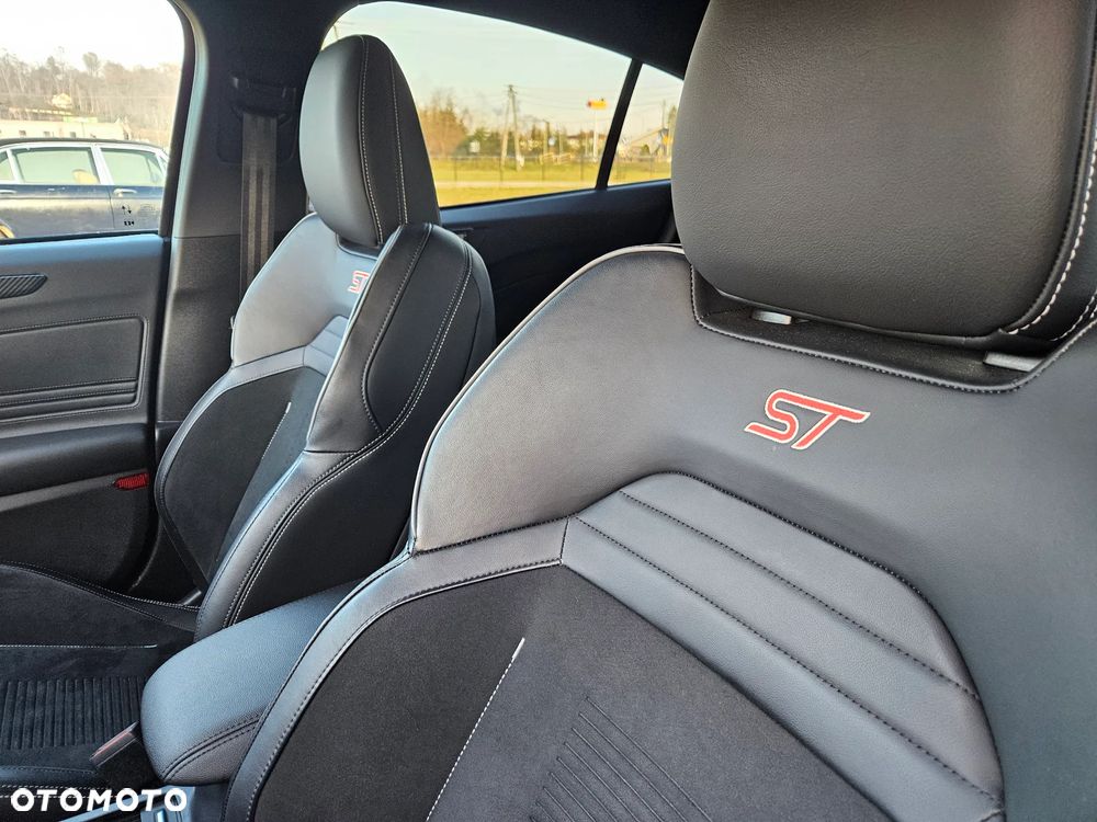 Ford Focus 2.3 EcoBoost S&S ST Edition - 32