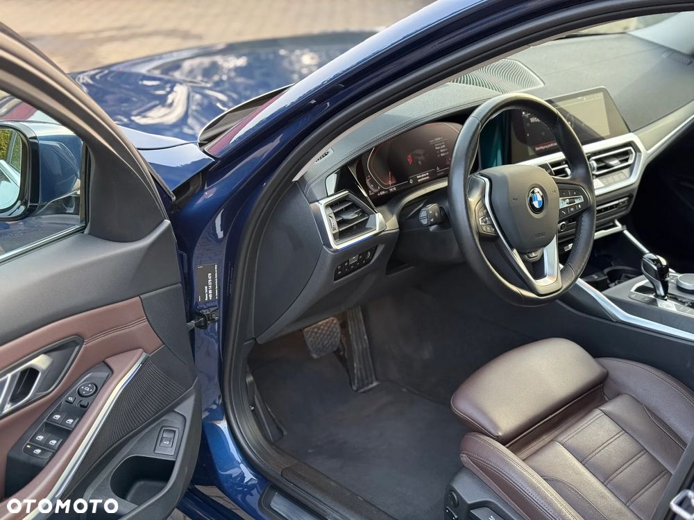 BMW Seria 3 320d xDrive Luxury Line sport - 28