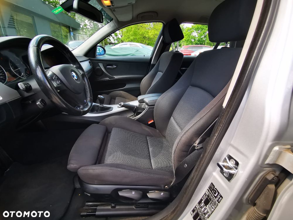 BMW Seria 3 320i - 5