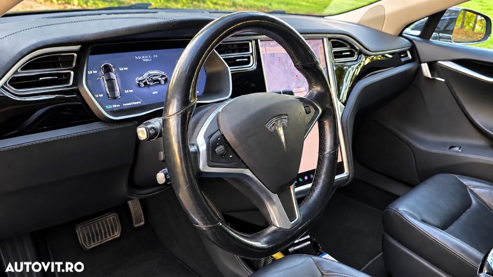 Tesla Model S - 9