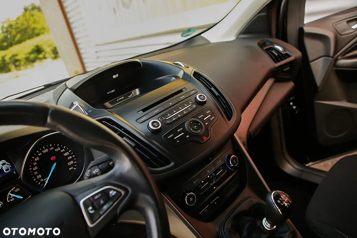 Ford Kuga 1.5 EcoBoost 2x4 Trend - 28