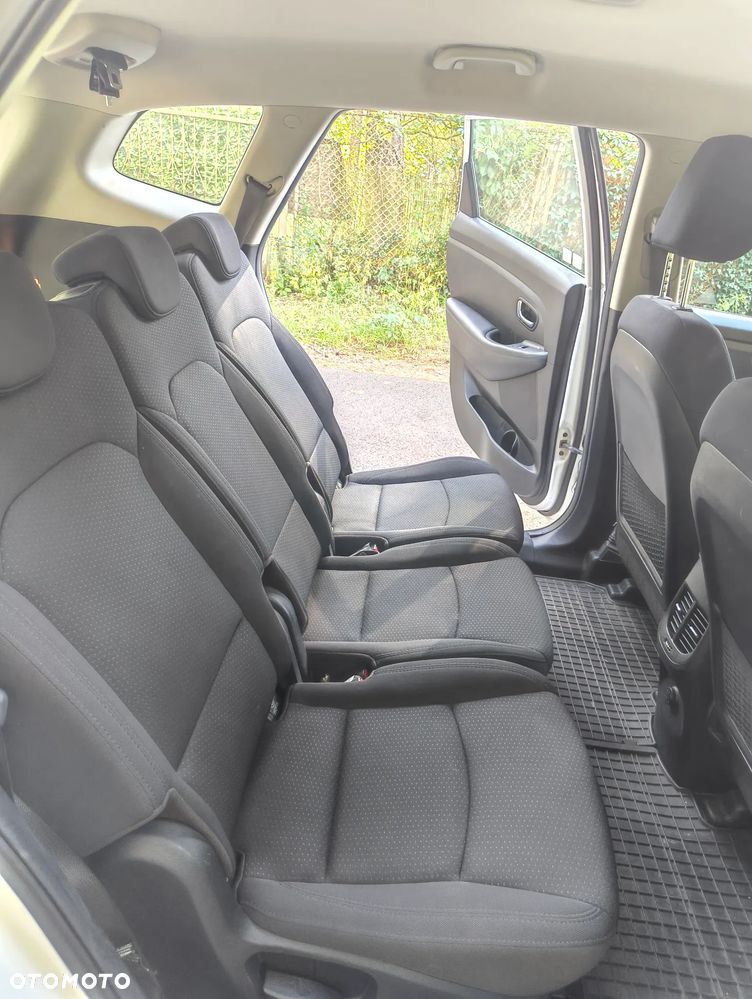 Kia Carens 1.6 GDI S - 6