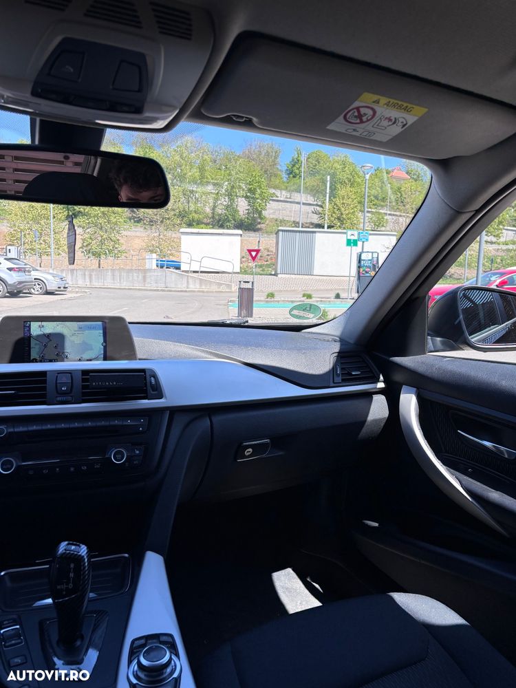BMW Seria 3 320d Aut. - 14