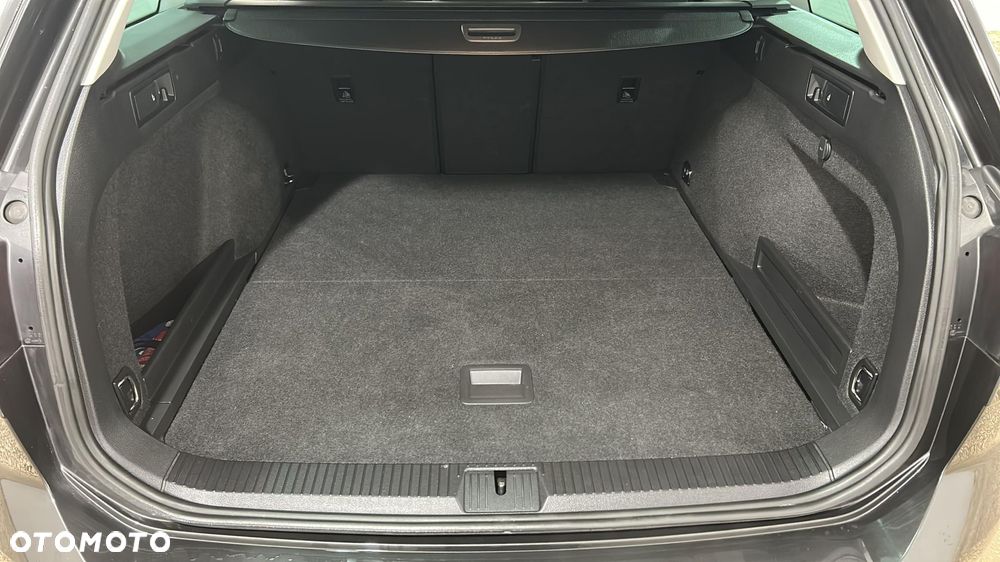 Volkswagen Passat - 12