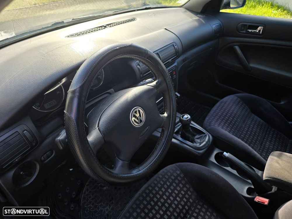 VW Passat 1.9 TDi Highline - 10