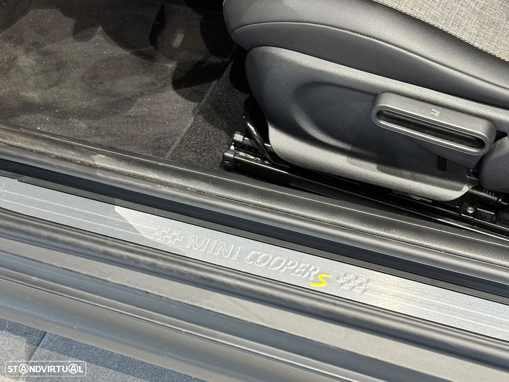 MINI 3 Portas Cooper SE Premium Extra Classic - 16