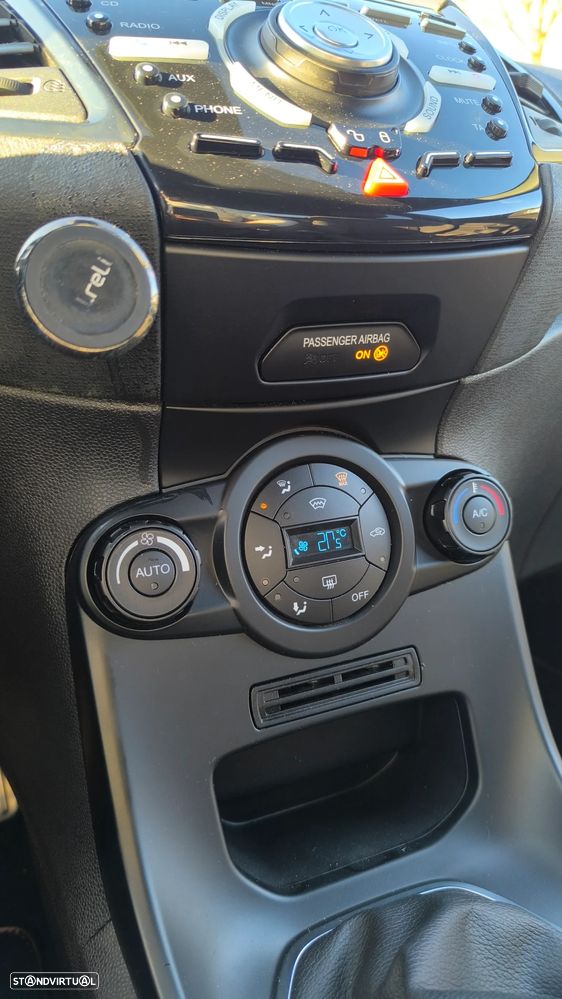 Ford Fiesta 1.5 TDCi S&S ST-LINE - 25