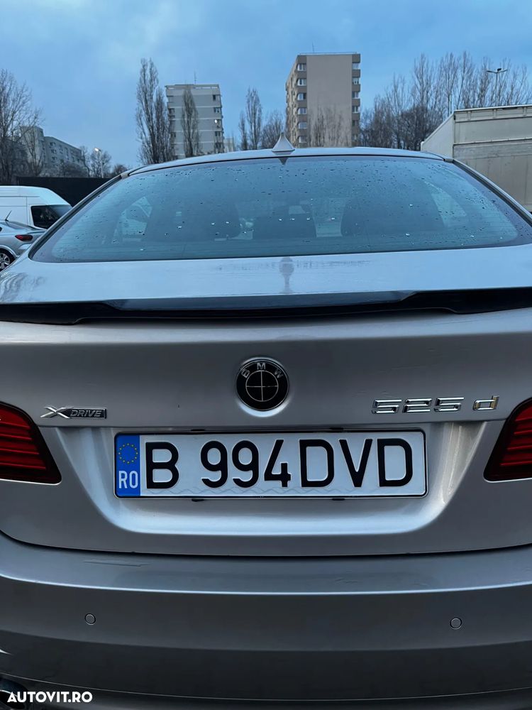 BMW Seria 5 525d xDrive - 23