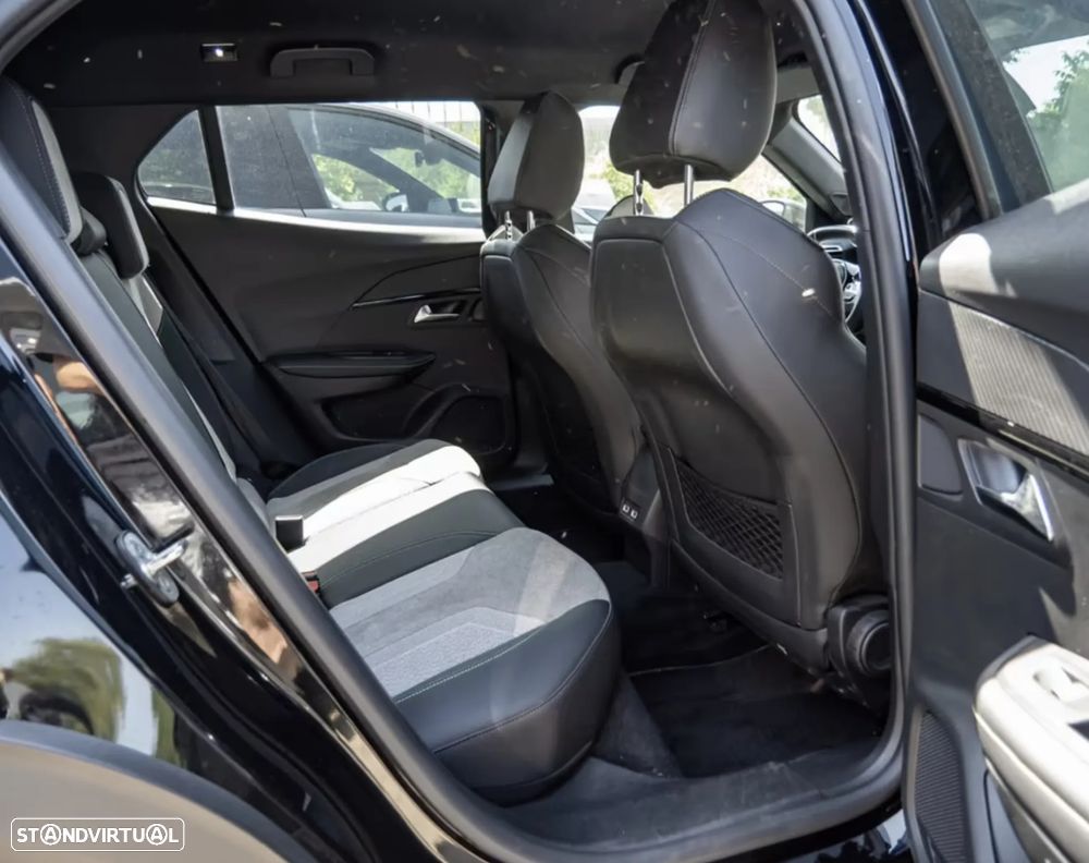 Peugeot e-2008 50 kWh GT - 7