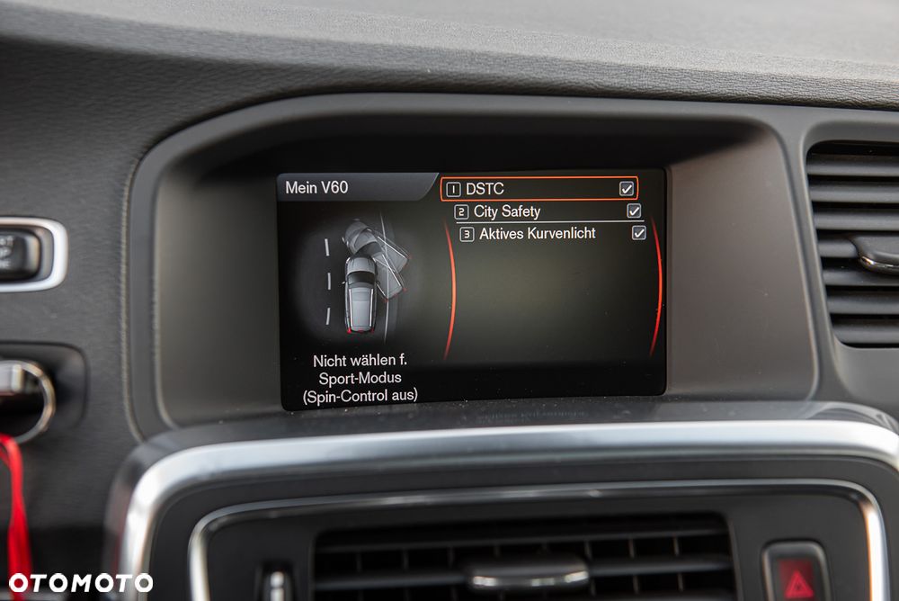 Volvo V60 D5 AWD Momentum - 24