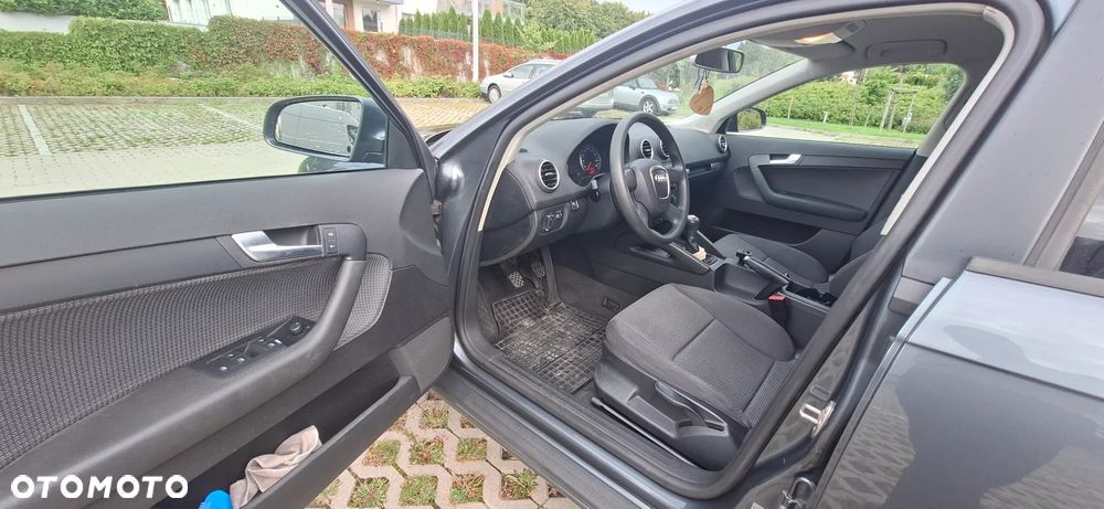 Audi A3 Sportback 1.6 Ambiente - 12