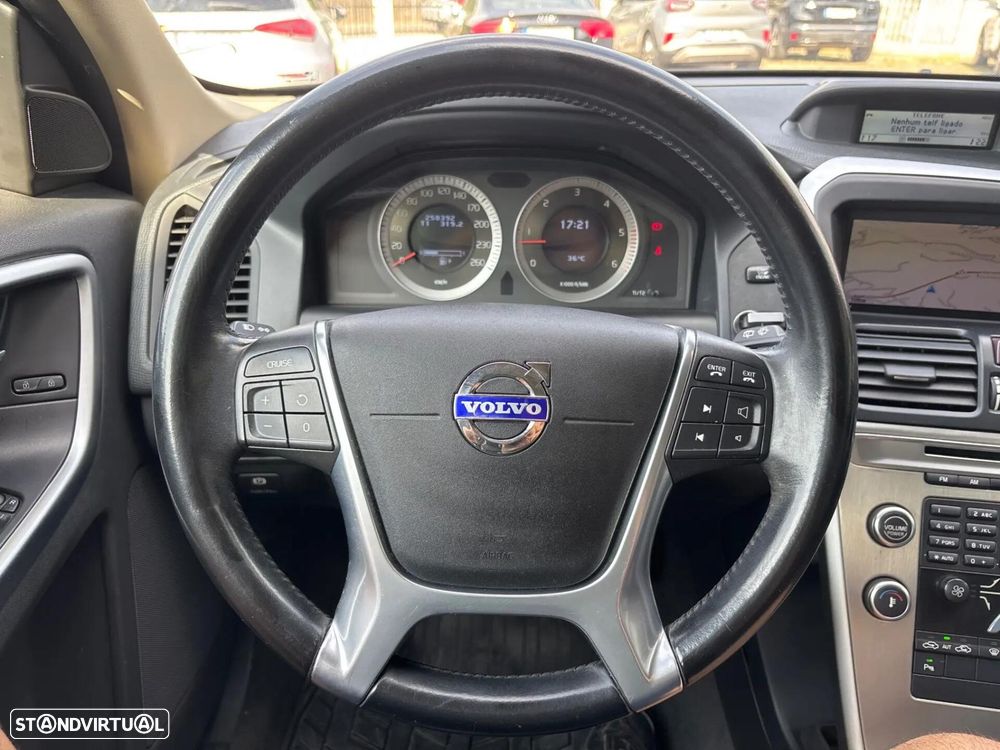 Volvo XC 60 2.4 D Drive Momentum - 12