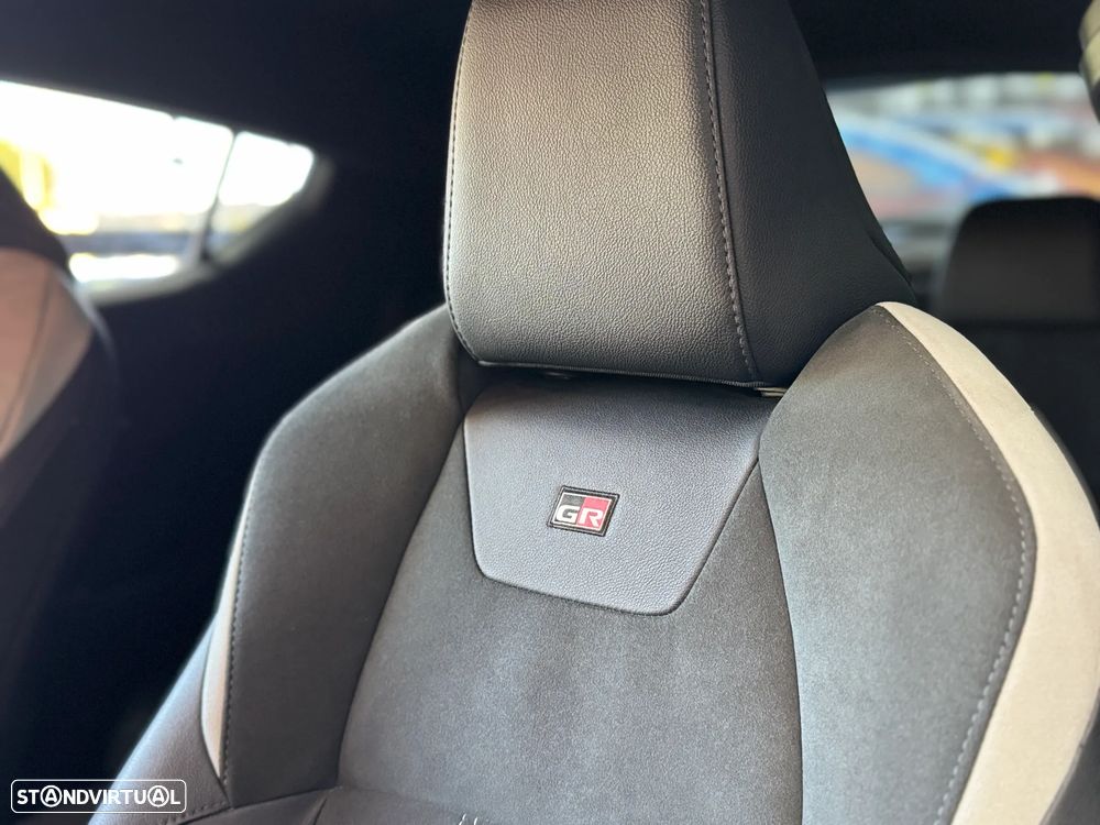 Toyota C-HR 2.0 Hybrid GR Sport - 24