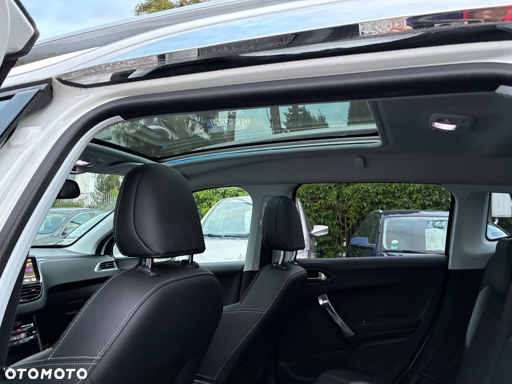 Peugeot 2008 1.6 e-HDi Allure S&S - 10