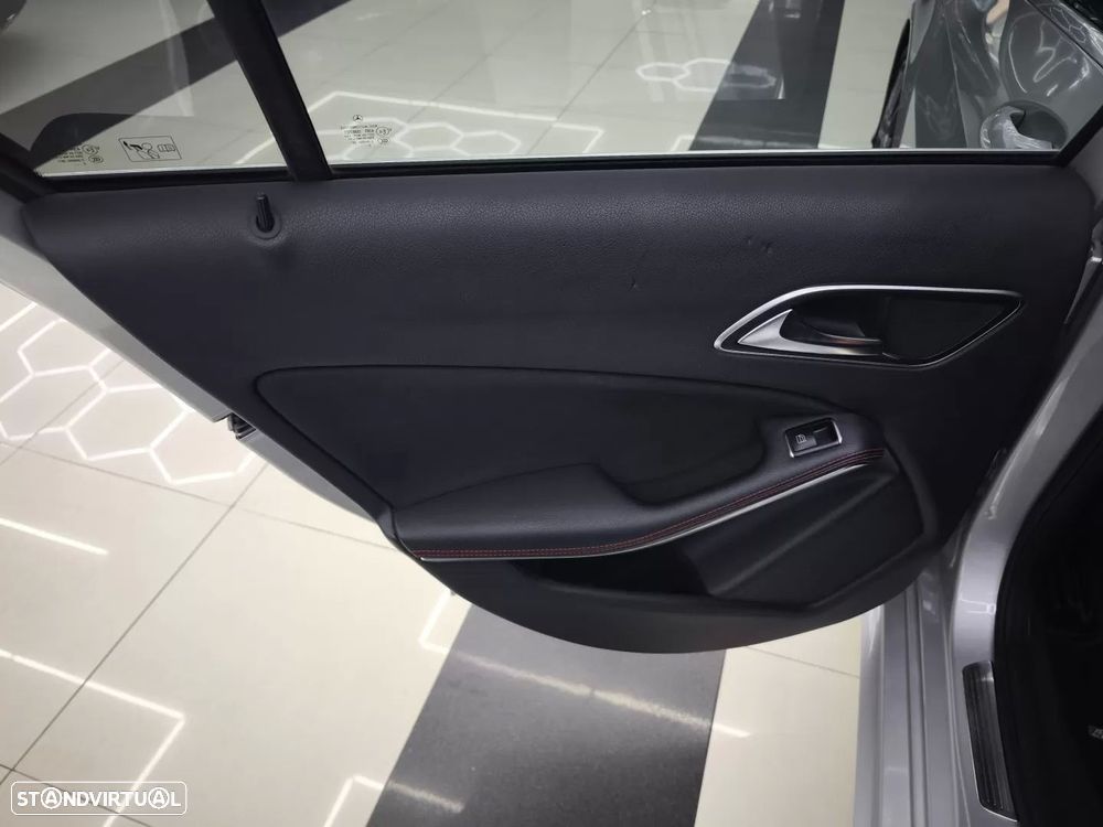 Mercedes-Benz A 180 d AMG Line - 35