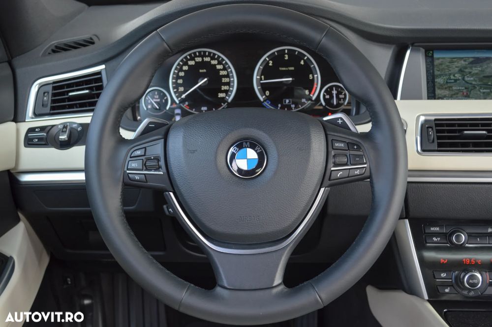 BMW Seria 5 520d Aut. Luxury Line - 37