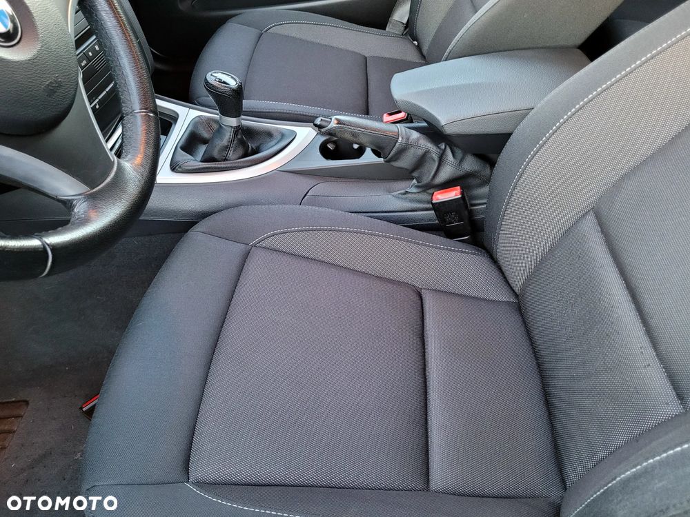 BMW Seria 1 118d - 24