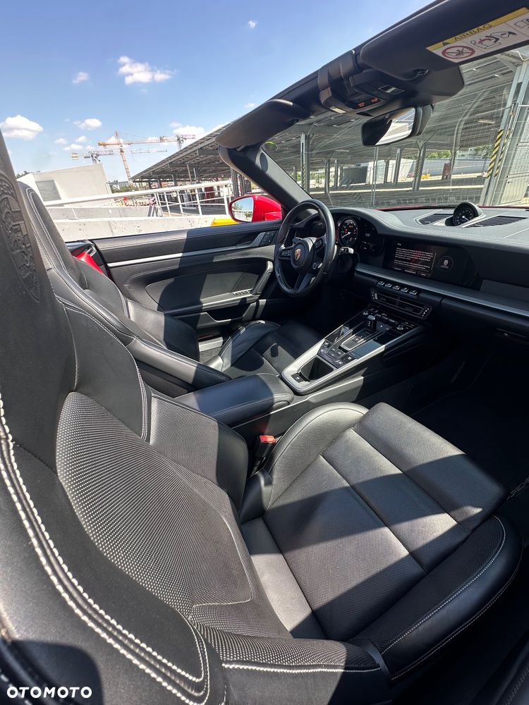 Porsche 911 Carrera 4S - 8