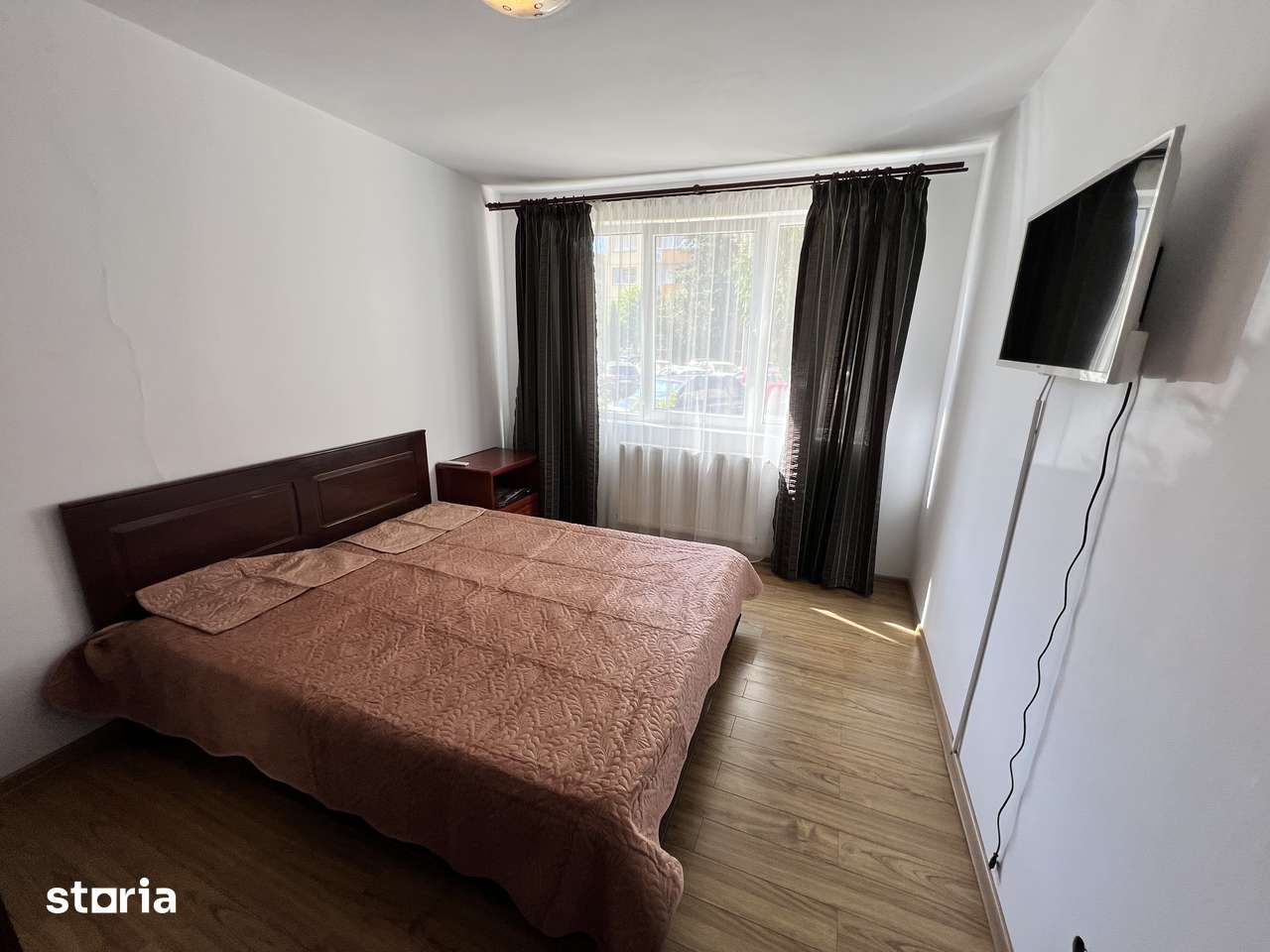 INCHIRIEZ apartament 3 camere,renovat,zona Mihai Viteazul — fotografia 1