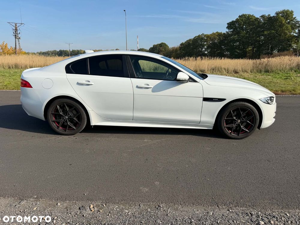 Jaguar XE 2.0 D AWD R-Sport - 6