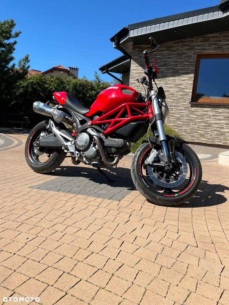 Ducati 696 - 1