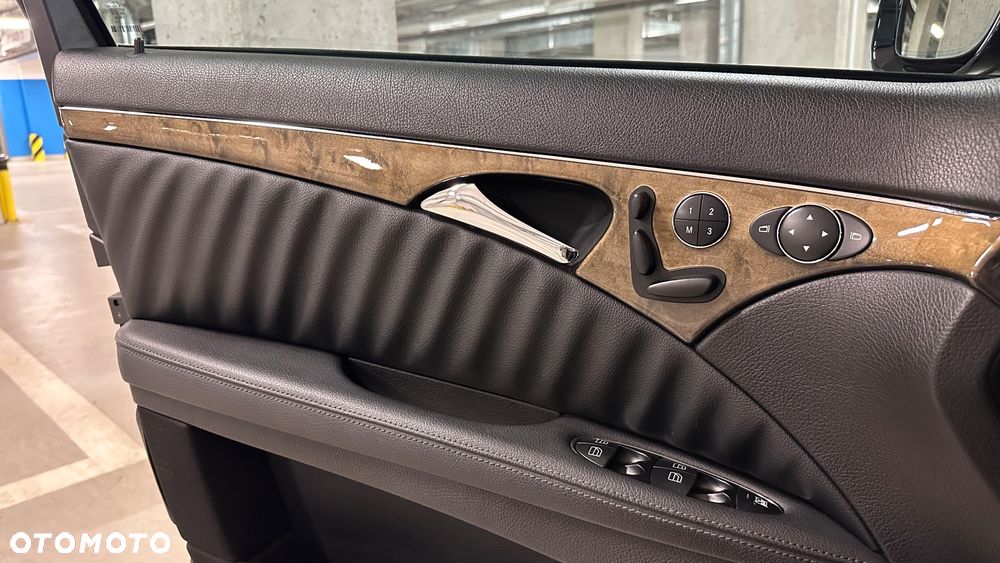 Mercedes-Benz Klasa E 350 4Matic Avantgarde Sport Edition - 27