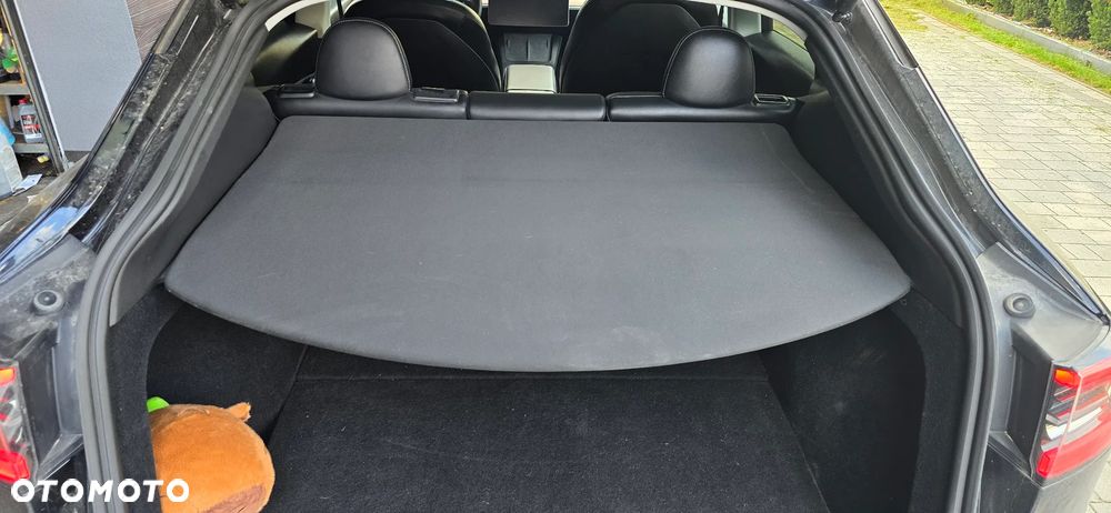 Tesla Model Y Performance AWD - 18