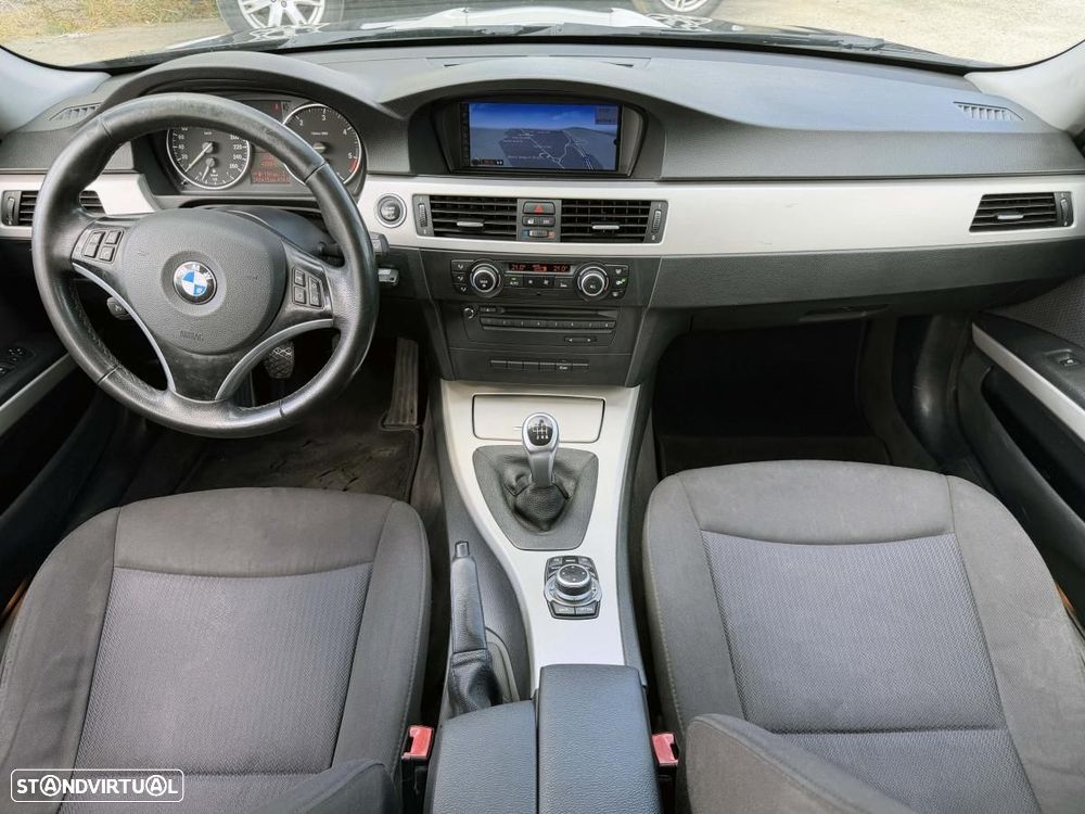 BMW 318 d LifeStyle - 30