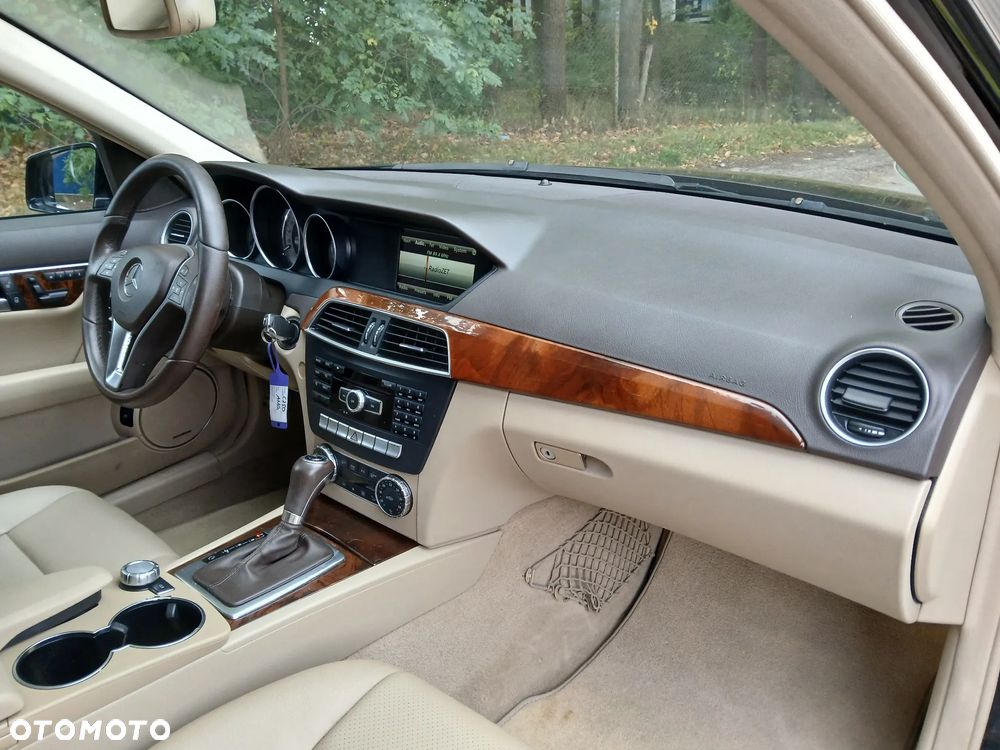 Mercedes-Benz Klasa C 250 CGI Automatik BlueEFFICIENCY SPORT EDITION - 13