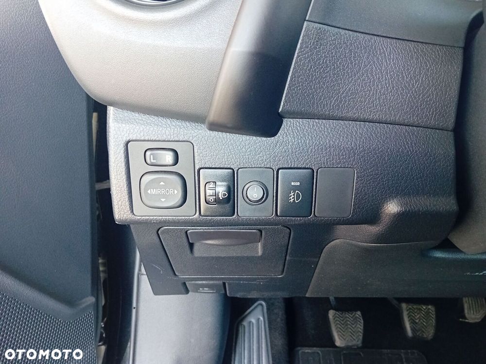 Toyota Corolla 1.6 Active EU6 - 18