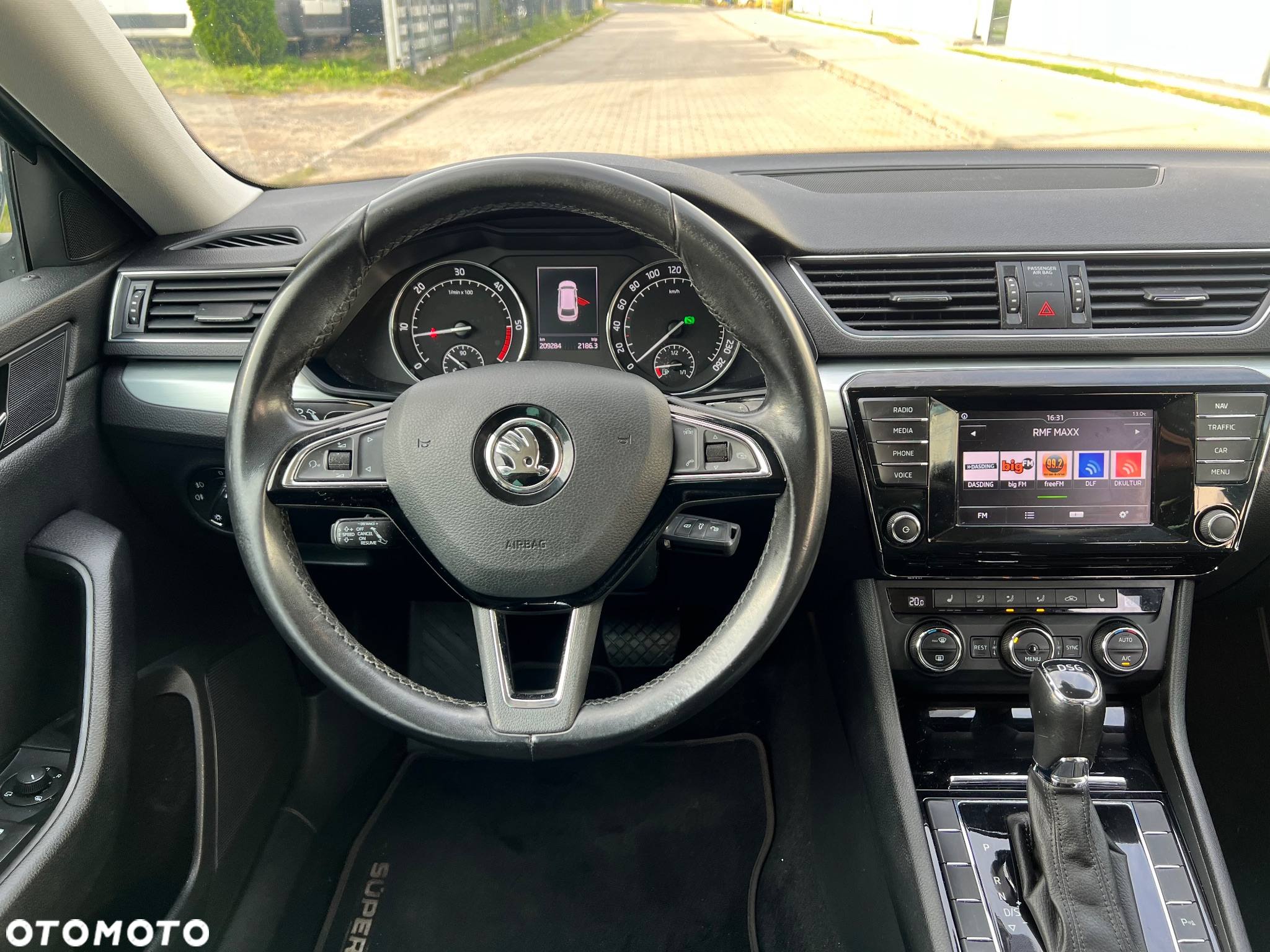 Skoda Superb 2.0 TDI Ambition DSG - 25