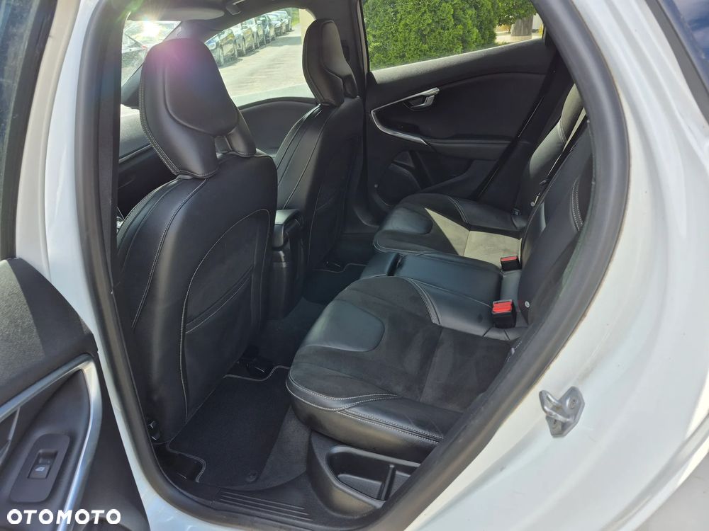 Volvo V40 D2 Drive-E R-Design Momentum - 33