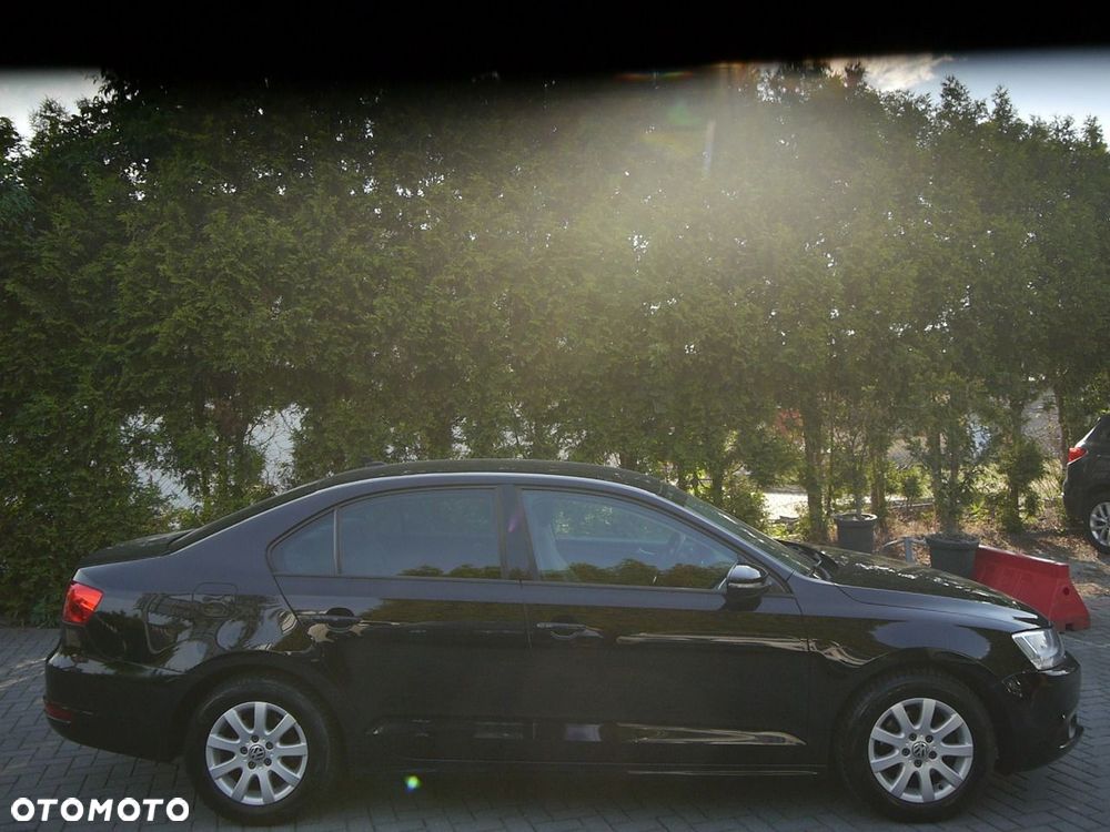 Volkswagen Jetta 1.6 TDI DSG Comfortline - 11