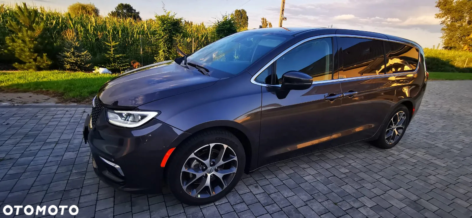 Chrysler Pacifica - 8