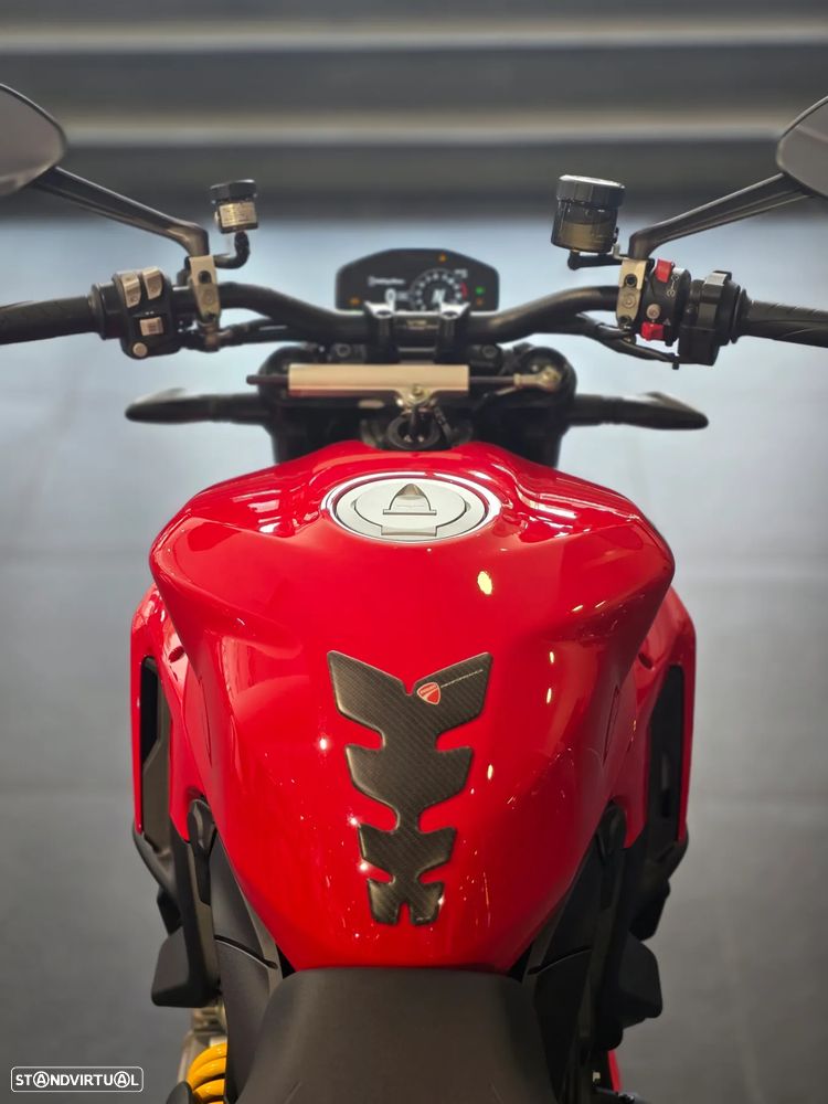 Ducati Streetfighter V2 - 4