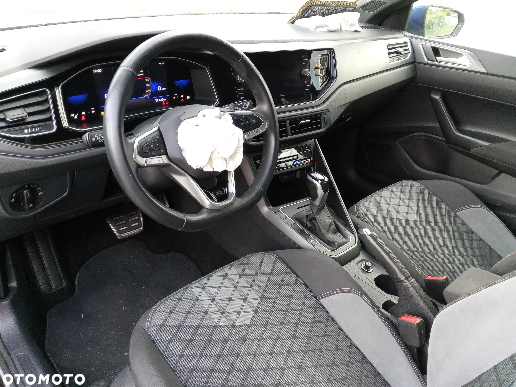 Volkswagen Polo 1.0 TSI R-Line DSG - 9