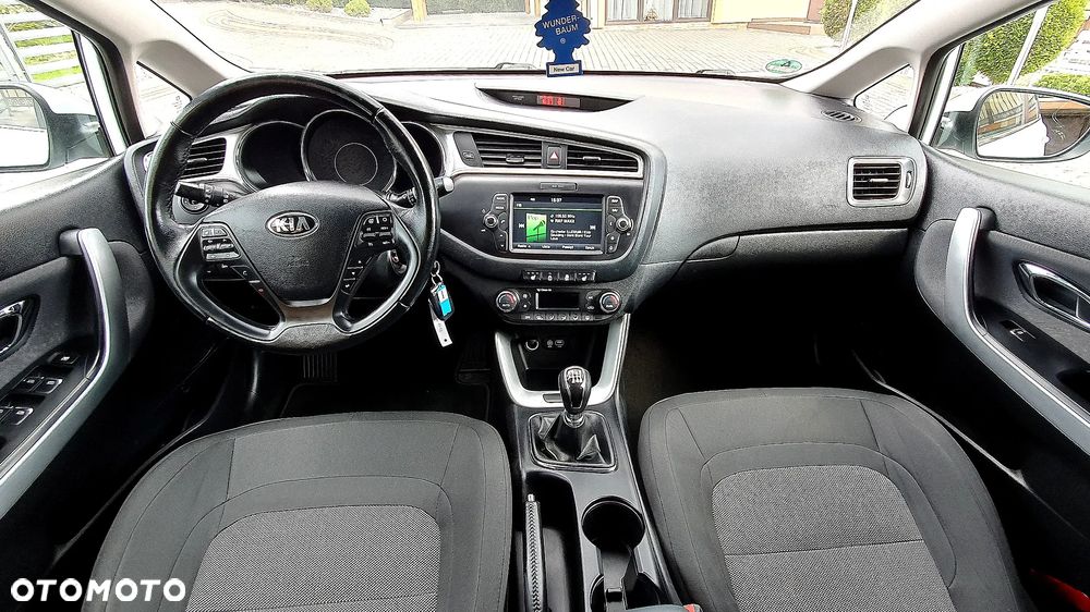 Kia Ceed 1.6 CRDi 136 ISG Platinum Edition - 32