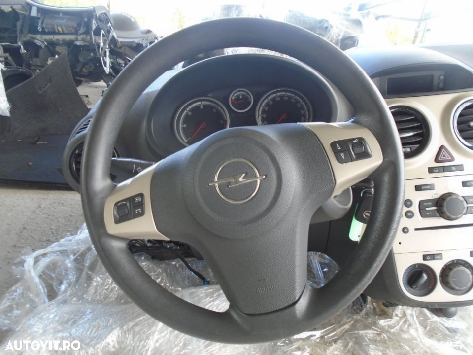 Plansa de bord cu airbag pasager + airbag volan Opel Corsa D din 2007 - 1