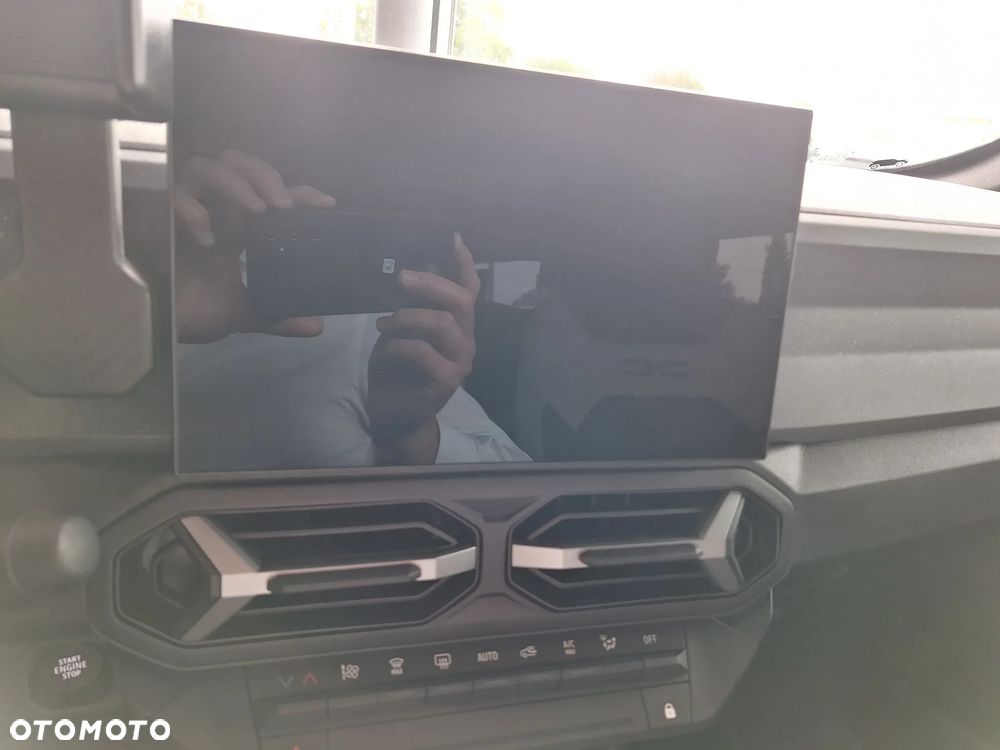 Dacia Duster 1.8 Full Hybrid 155 Journey MMT - 9